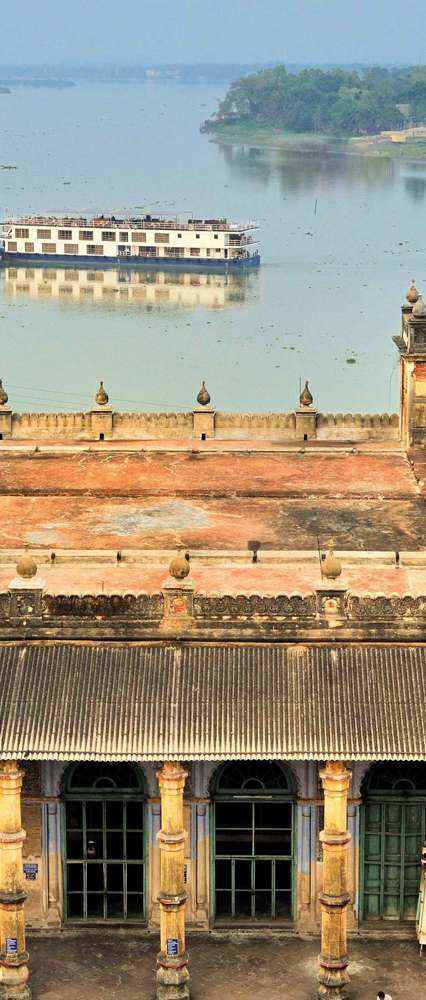 RV Rajmahal, River Hooghly, Imambara, India