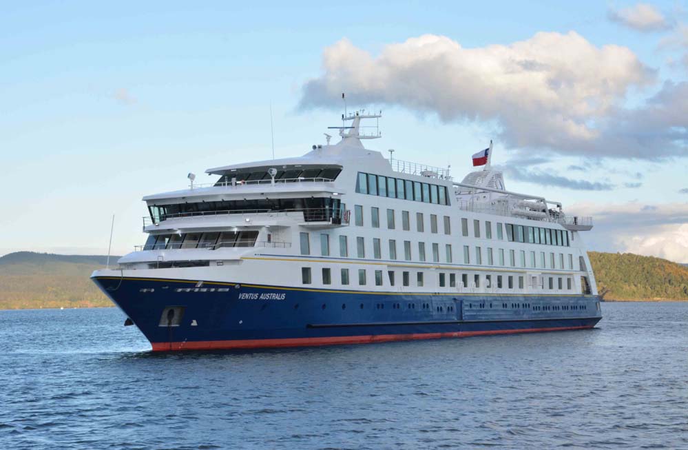 MV Ventus Australis Vessel, Exterior at sea