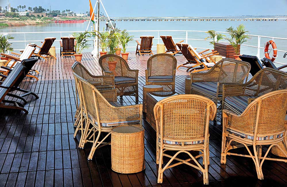 RV Rajmahal Vessel, India, Sundeck