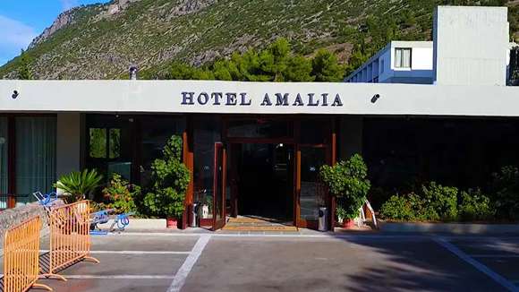 alt="Hotel