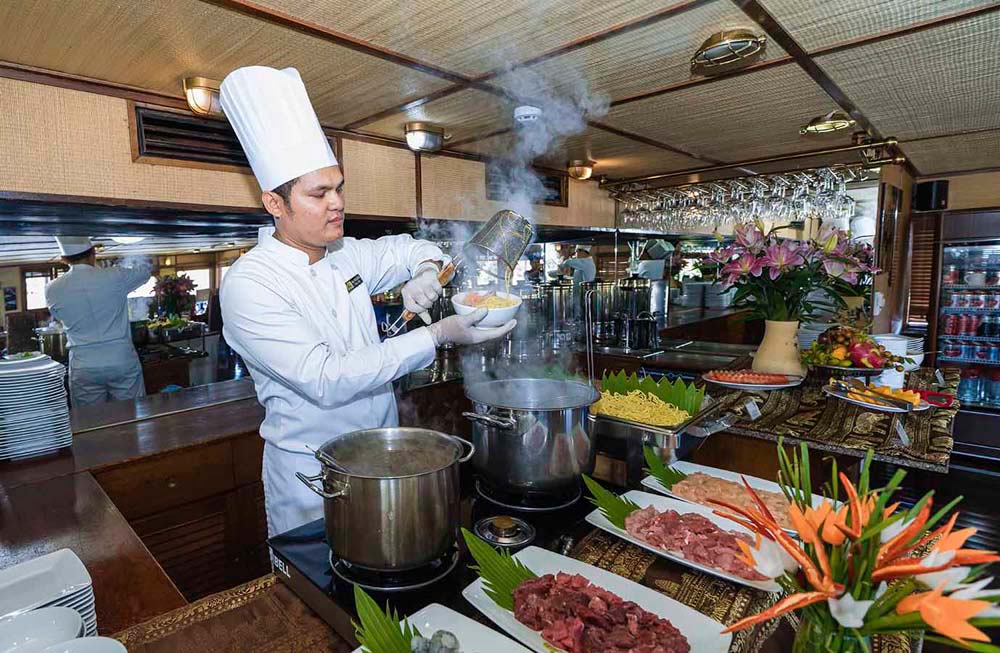 RV Indochine Vessel, Vietnam, Chef