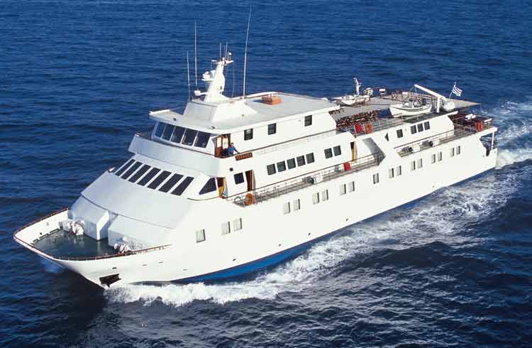 MY Pegasus Vessel Seychelles, Exterior at sea