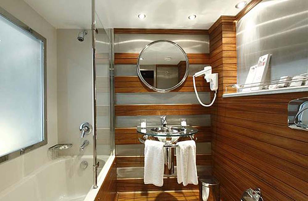 Mövenpick MS Darakum Vessel, Egypt, Bathroom